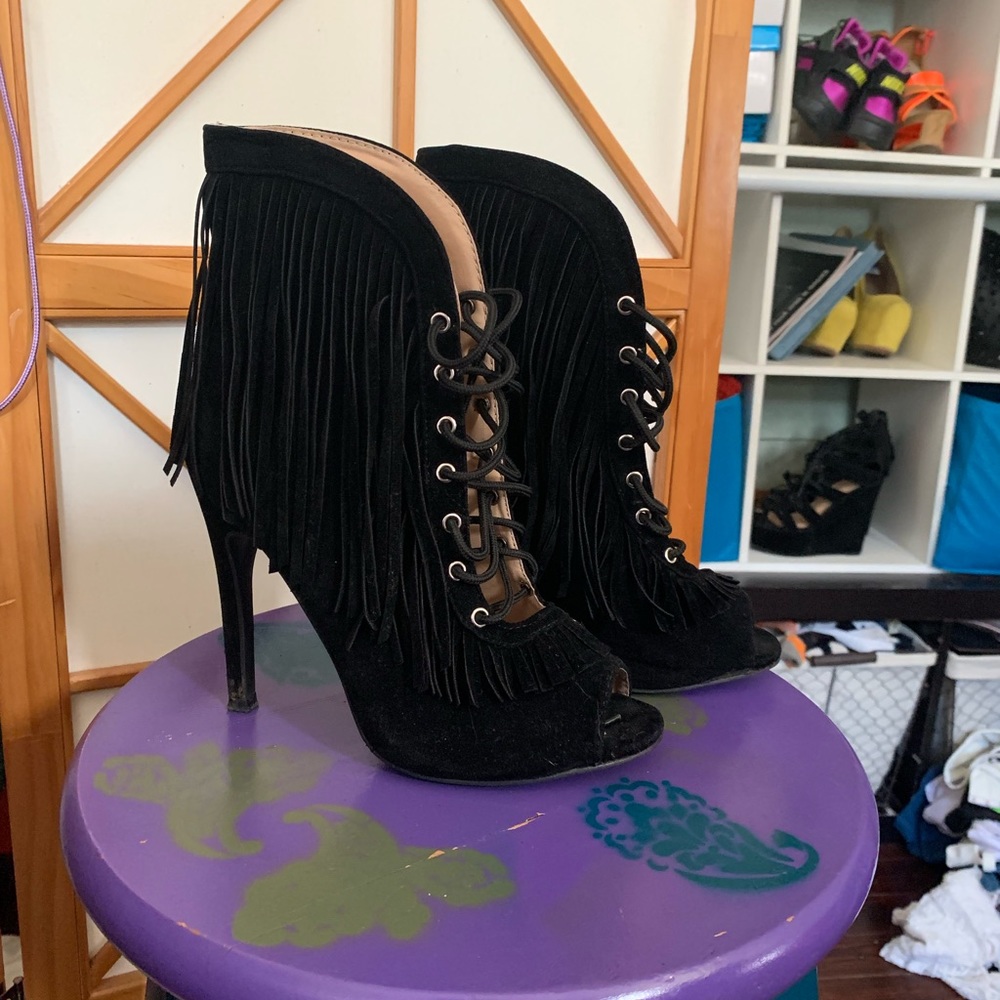 Moccasin fringe heels